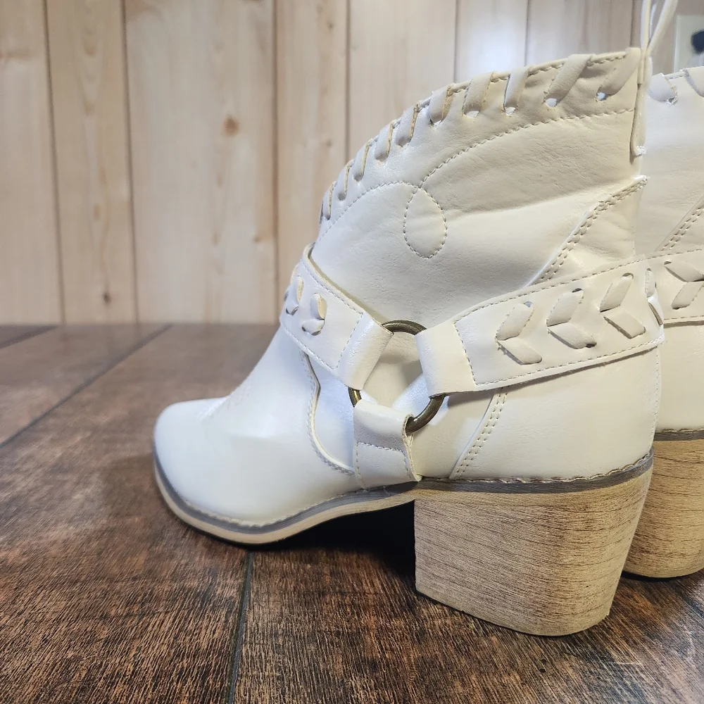 Altar’d State Size 7.5 White Vegan Leather Rodeo Cowboy Western Ankle Boots